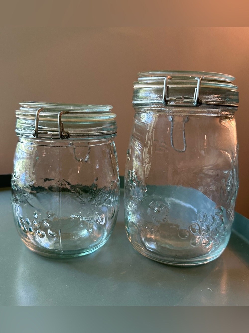 Set of two glass vintage jars with metal clasps - Picture 2 of 9